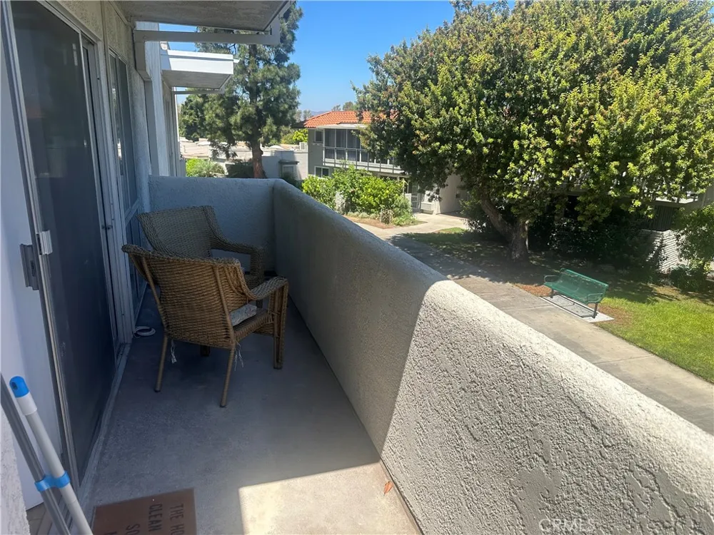 2267 Via Puerta Laguna Woods, CA 92637