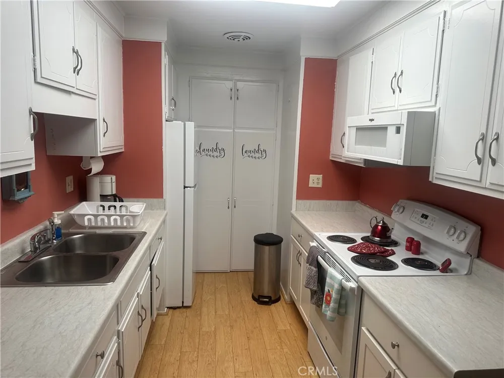 2267 Via Puerta Laguna Woods, CA 92637