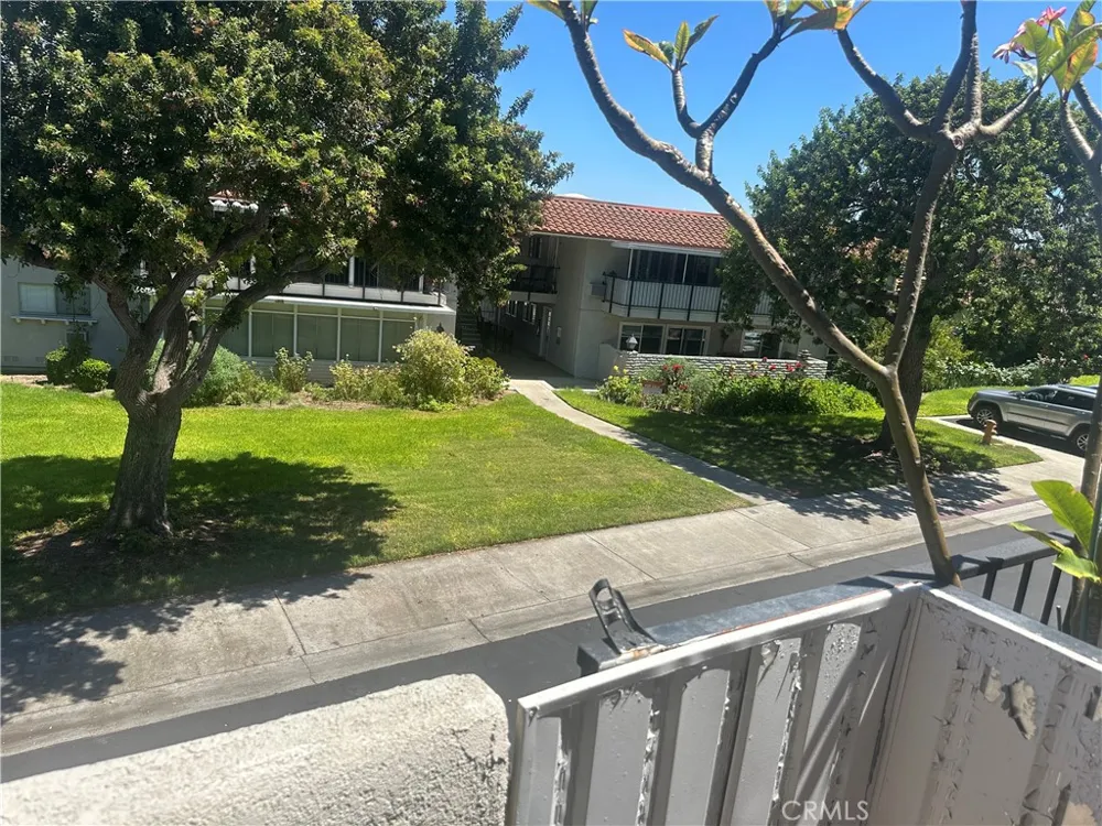 2267 Via Puerta Laguna Woods, CA 92637