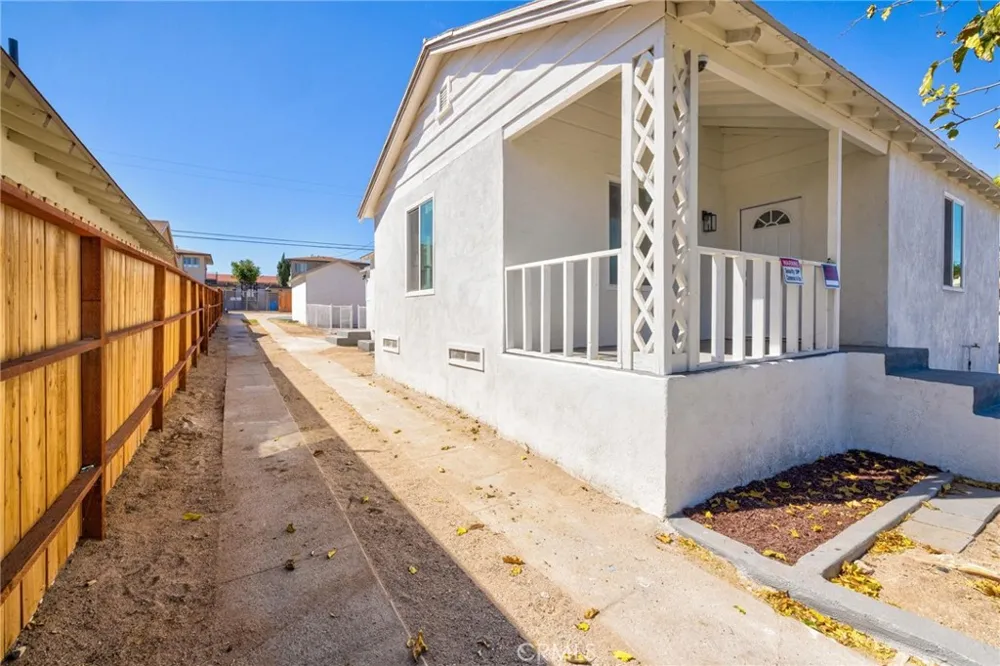 124 W Fredricks Barstow, CA 92311