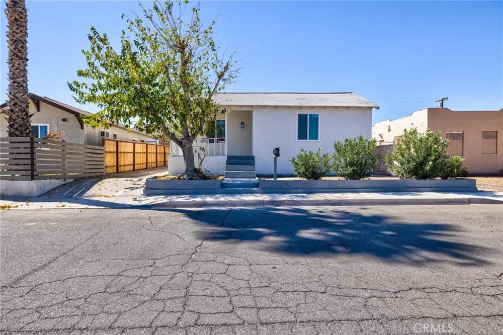 124 W Fredricks Barstow, CA 92311