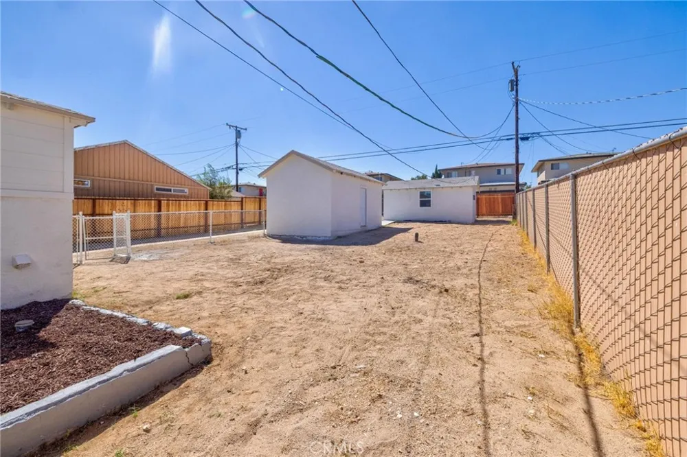 124 W Fredricks Barstow, CA 92311