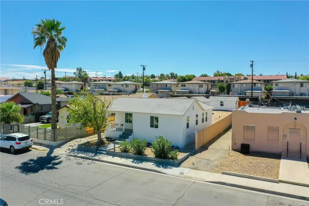 124 W Fredricks Barstow, CA 92311