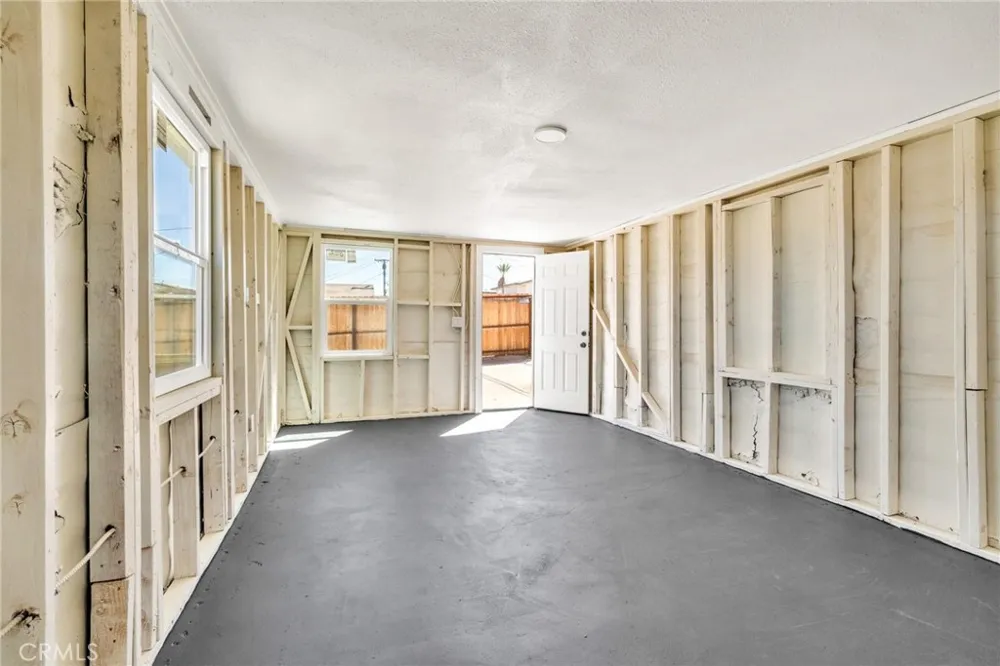 124 W Fredricks Barstow, CA 92311