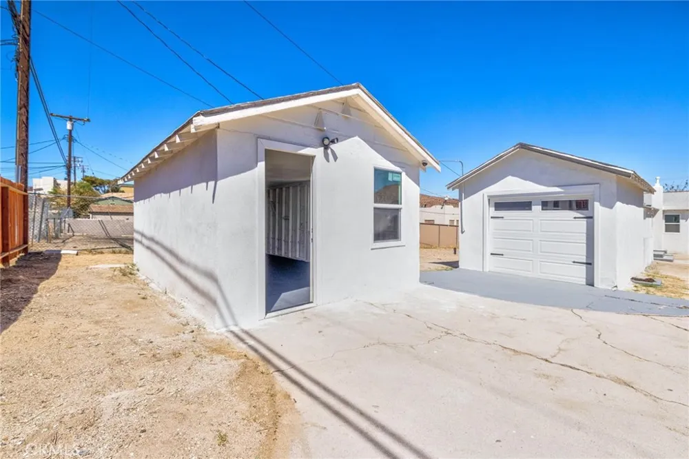 124 W Fredricks Barstow, CA 92311