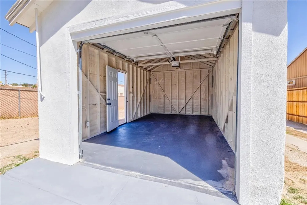 124 W Fredricks Barstow, CA 92311