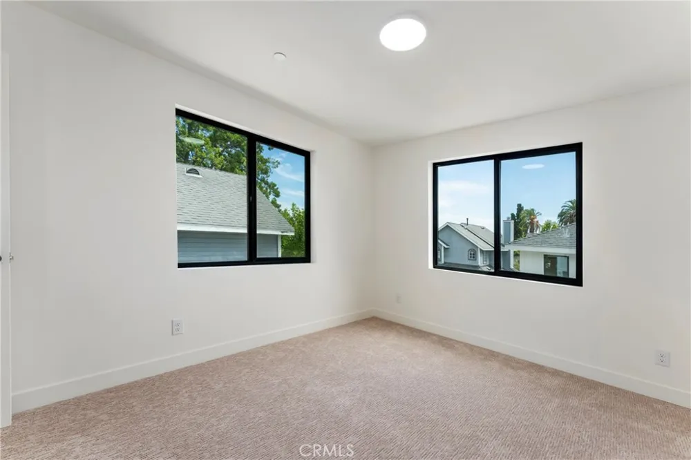 182 W Highland Avenue Sierra Madre, CA 91024