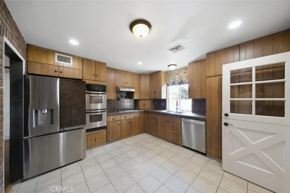 805 Lyman Avenue Covina, CA 91724