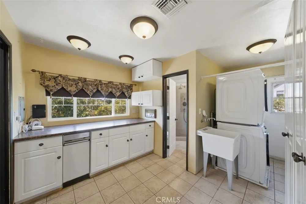 805 Lyman Avenue Covina, CA 91724