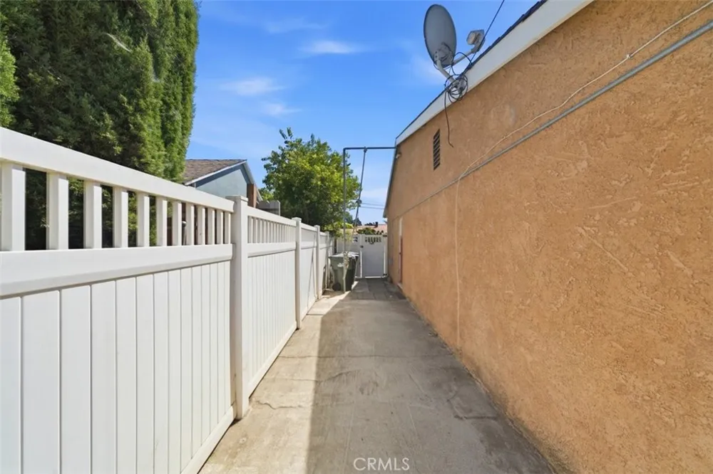 805 Lyman Avenue Covina, CA 91724