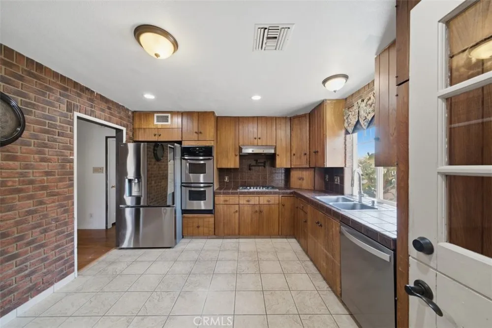 805 Lyman Avenue Covina, CA 91724