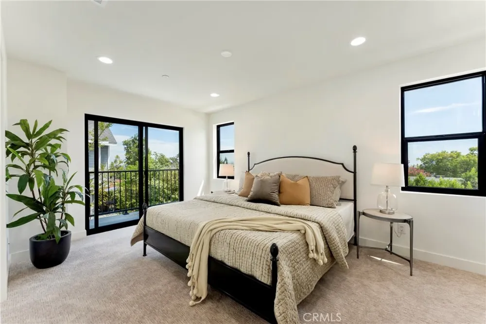 184 W Highland Sierra Madre, CA 91024