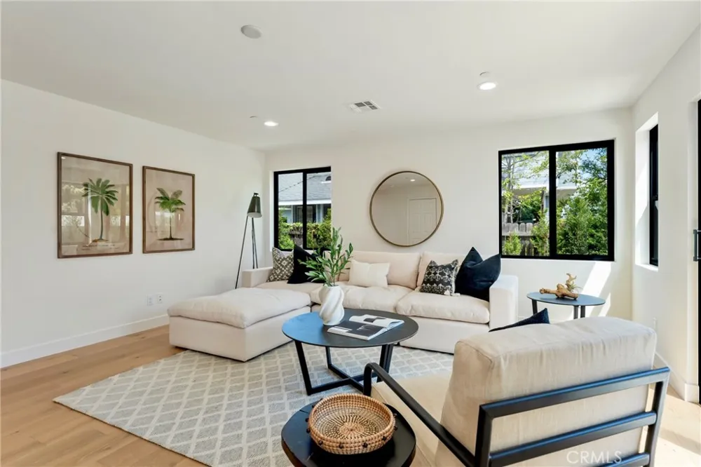 184 W Highland Sierra Madre, CA 91024