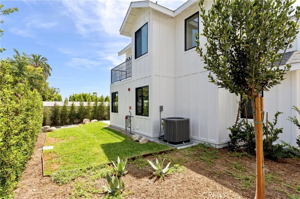 184 W Highland Sierra Madre, CA 91024