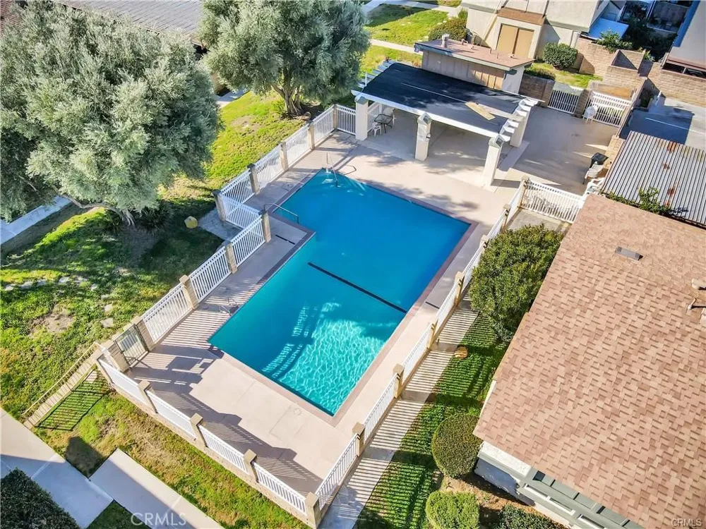 6663 Wilbur #21 Reseda, CA 91335