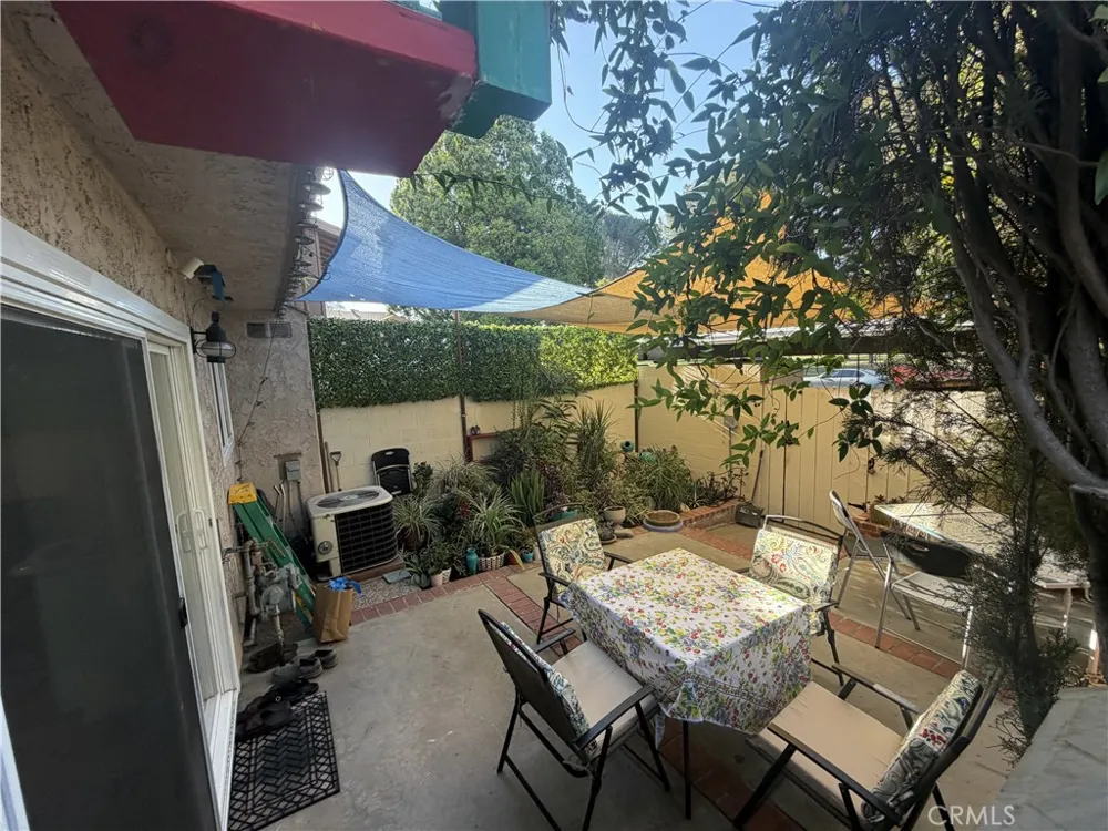 6663 Wilbur #21 Reseda, CA 91335