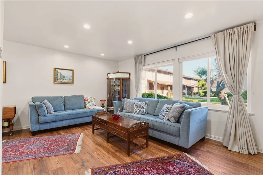 6663 Wilbur #21 Reseda, CA 91335