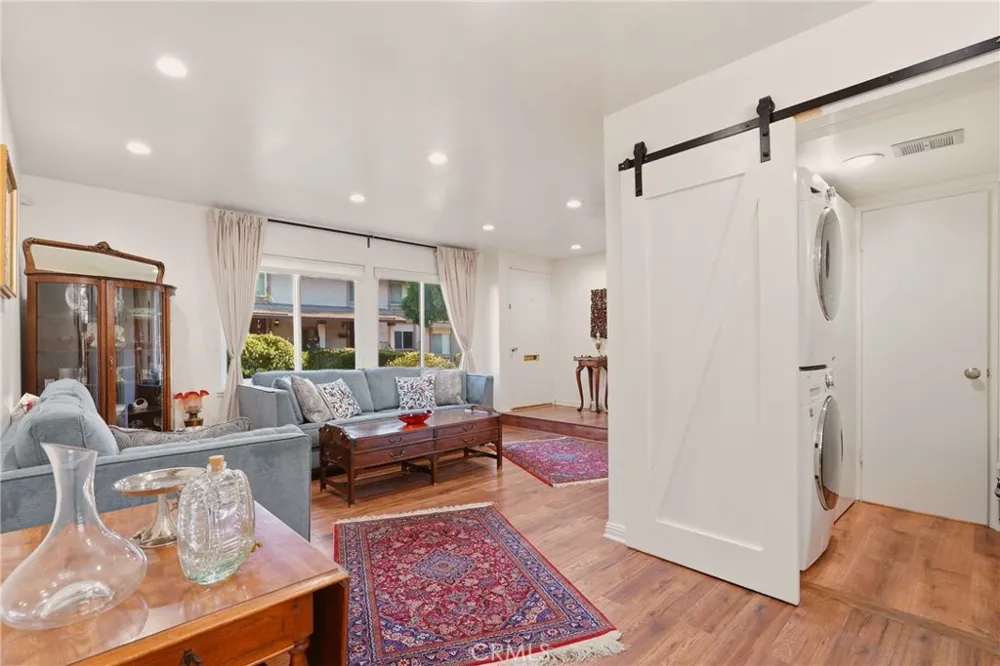 6663 Wilbur #21 Reseda, CA 91335