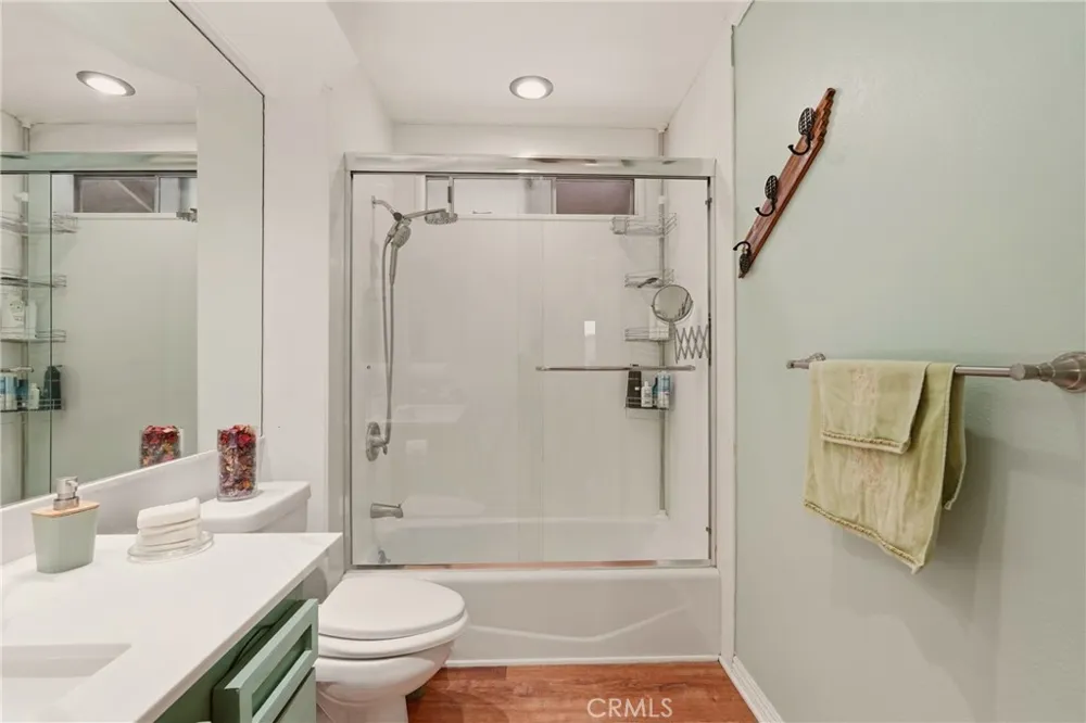 6663 Wilbur #21 Reseda, CA 91335