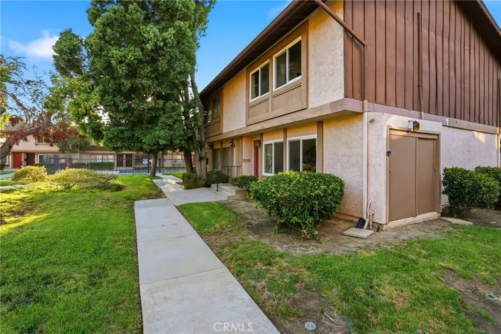 6663 Wilbur #21 Reseda, CA 91335