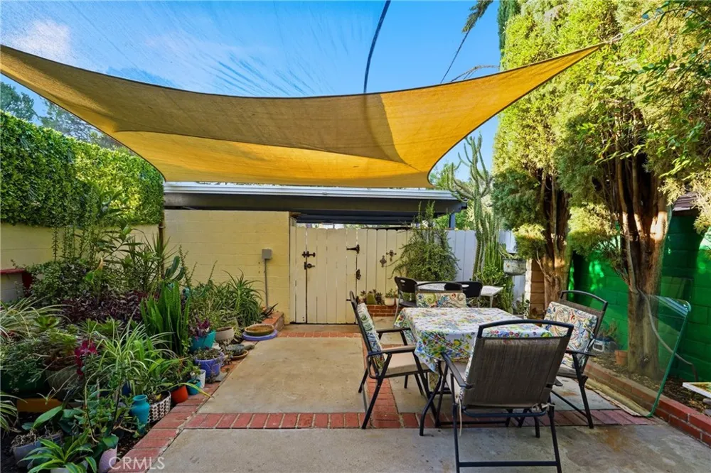 6663 Wilbur #21 Reseda, CA 91335