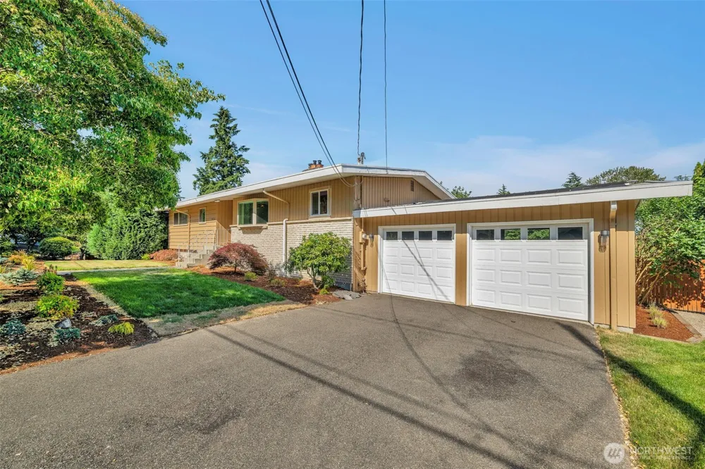 19156 66th Place NE Kenmore, WA 98028
