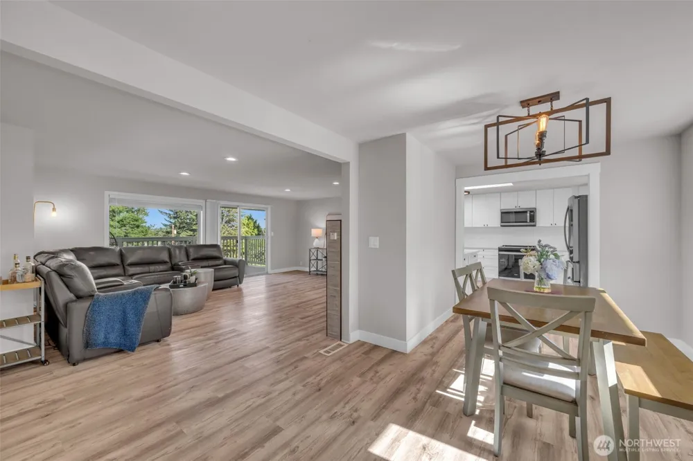 19156 66th Place NE Kenmore, WA 98028