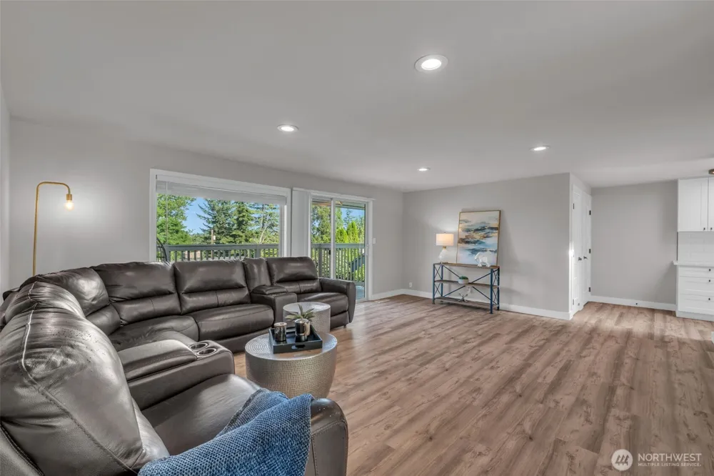 19156 66th Place NE Kenmore, WA 98028