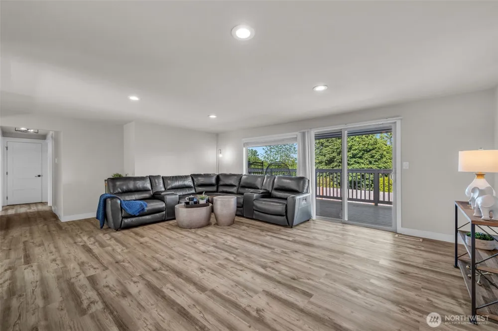 19156 66th Place NE Kenmore, WA 98028