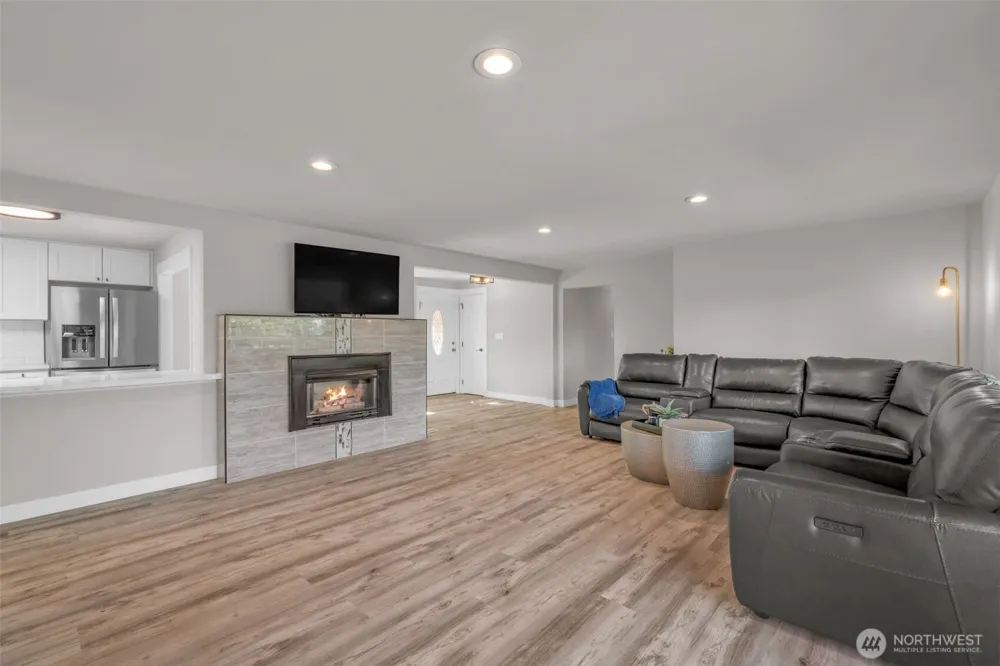 19156 66th Place NE Kenmore, WA 98028