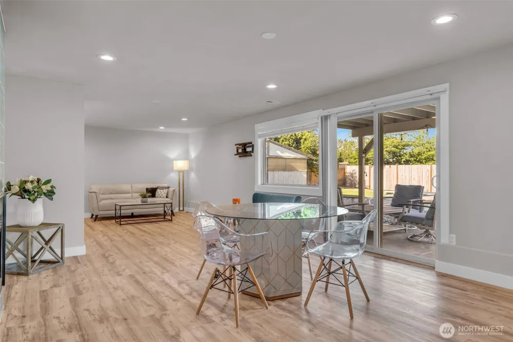 19156 66th Place NE Kenmore, WA 98028