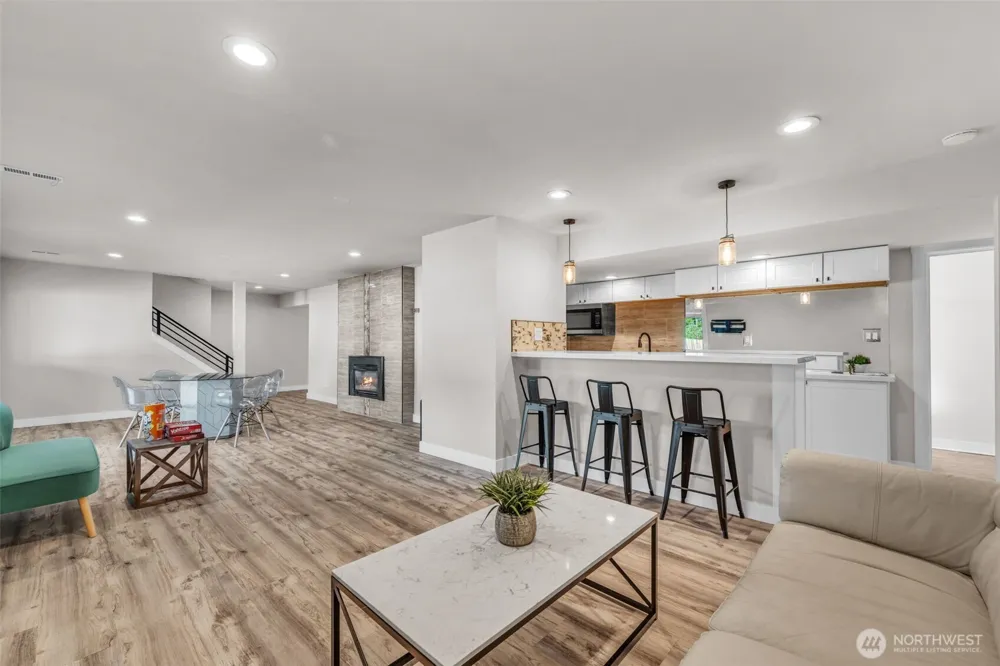 19156 66th Place NE Kenmore, WA 98028