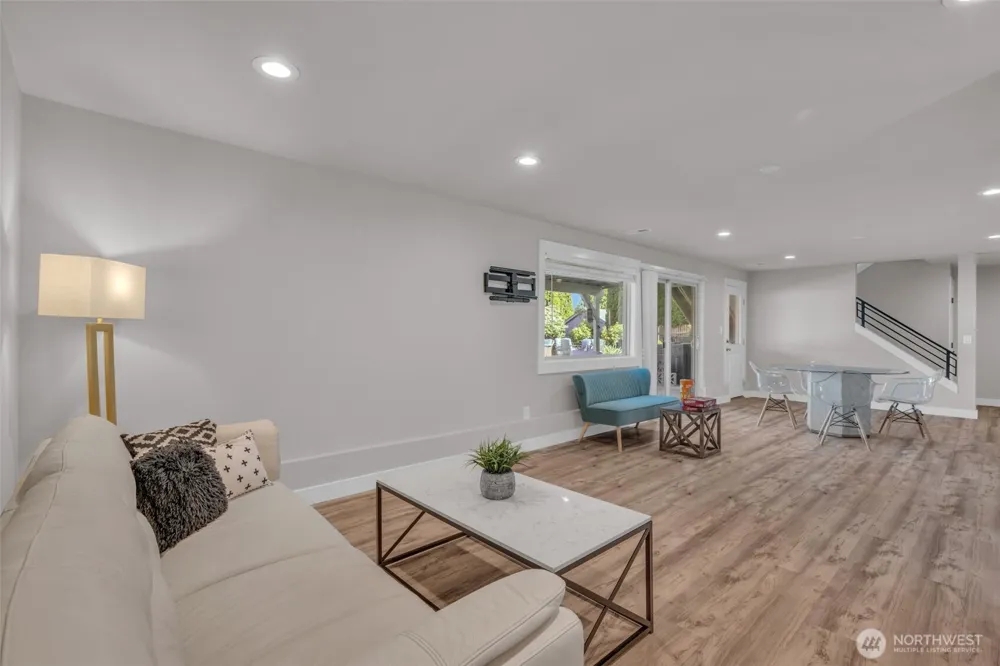 19156 66th Place NE Kenmore, WA 98028