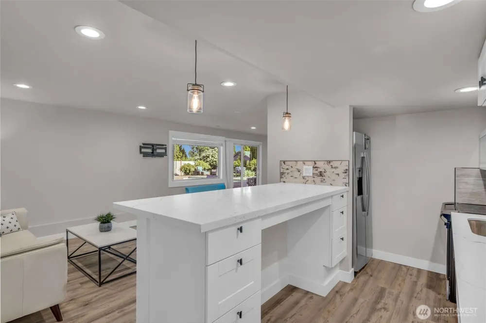 19156 66th Place NE Kenmore, WA 98028