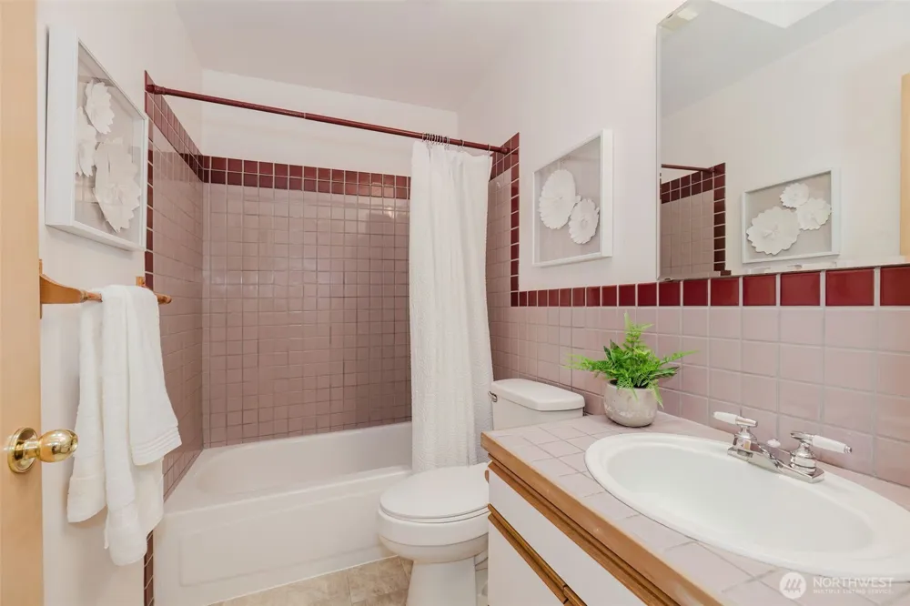 7063 E Owl Ridge Lane Port Orchard, WA 98366
