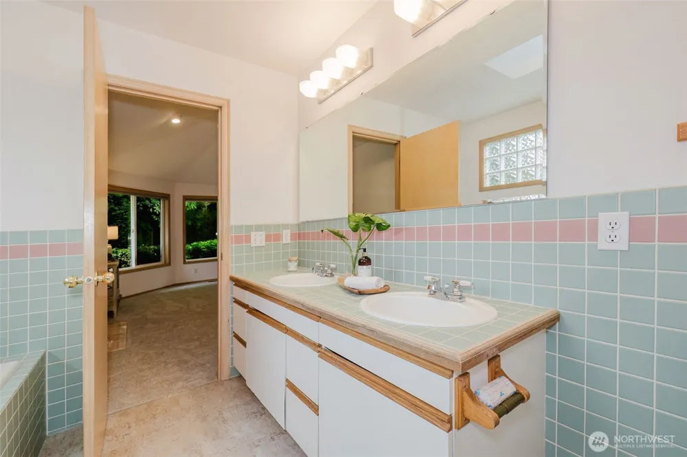 7063 E Owl Ridge Lane Port Orchard, WA 98366