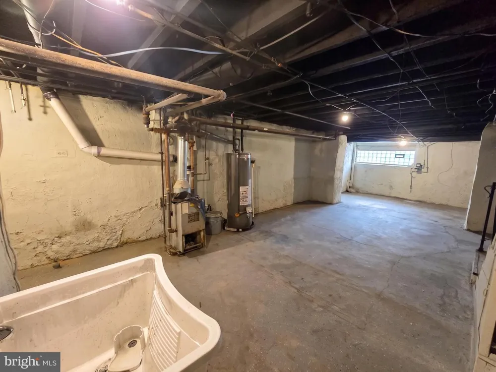 5620 CAMAC STREET Philadelphia, PA 19141