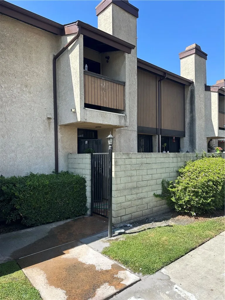 2674 Clarendon, B Avenue Huntington Park, CA 90255