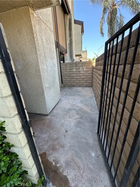 2674 Clarendon, B Avenue