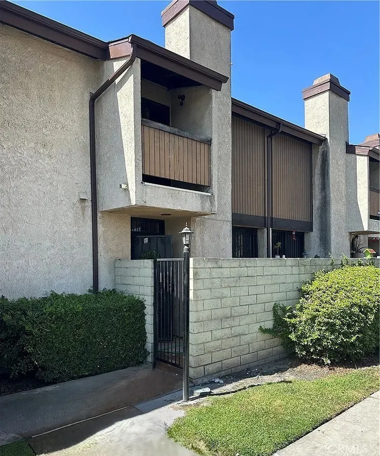 2674 Clarendon, B Avenue Huntington Park, CA 90255