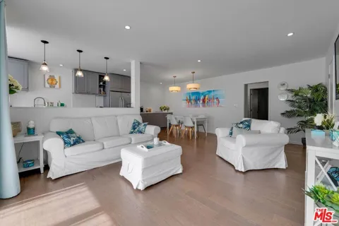 1233 Laurel Avenue #114