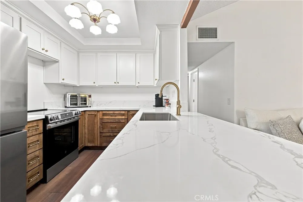 22 Country Mile Pomona, CA 91766