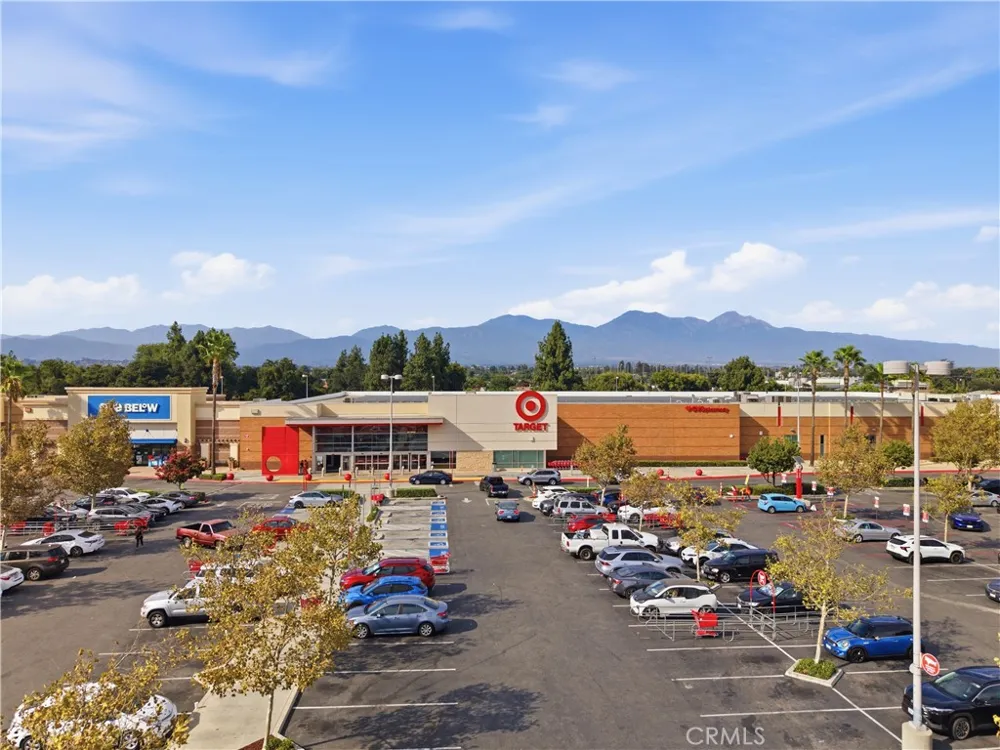 22 Country Mile Pomona, CA 91766