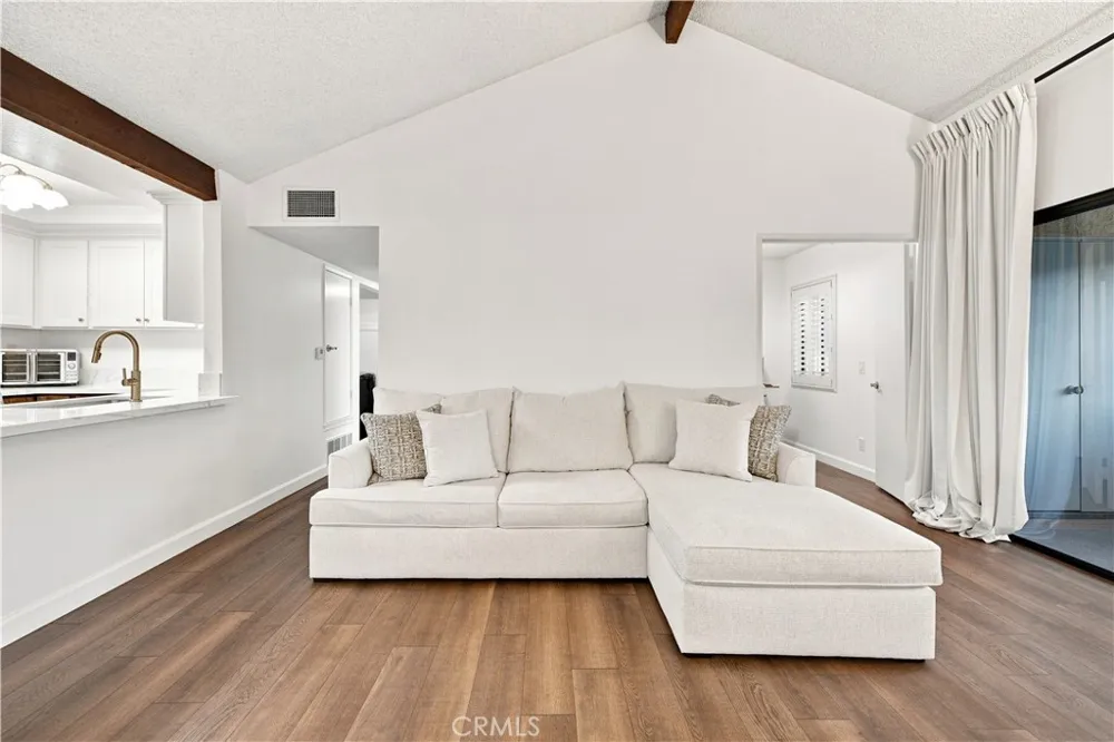22 Country Mile Pomona, CA 91766
