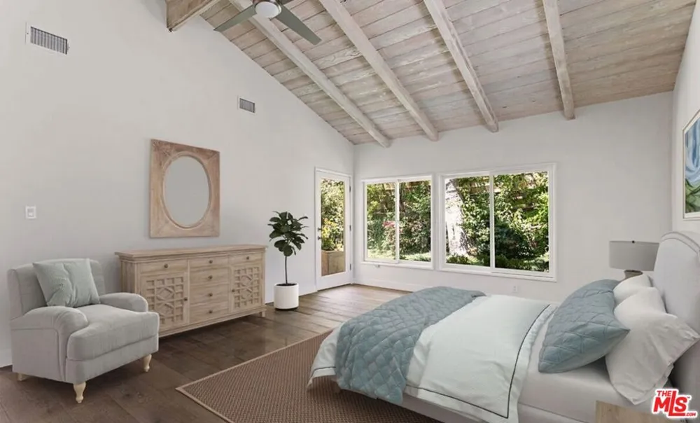 3933 Mandeville Canyon Road Los Angeles, CA 90049