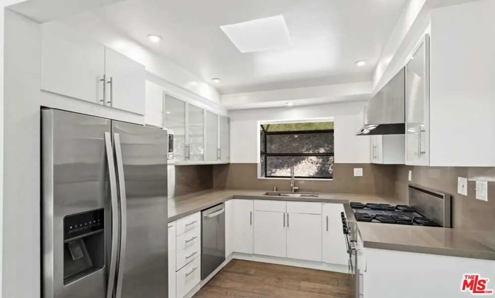 3933 Mandeville Canyon Road Los Angeles, CA 90049