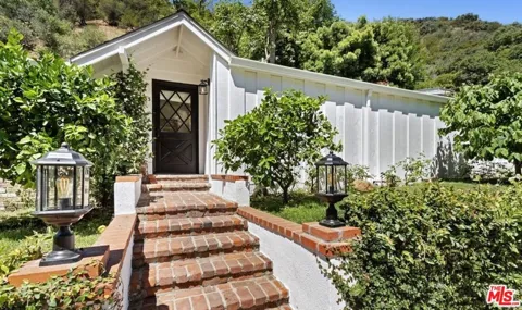 3933 Mandeville Canyon Road