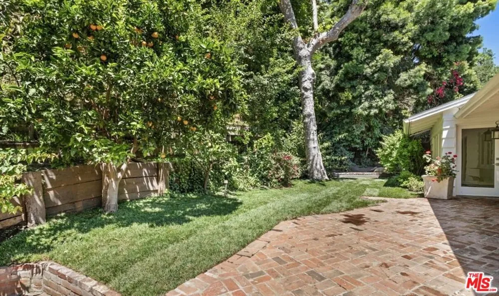 3933 Mandeville Canyon Road Los Angeles, CA 90049