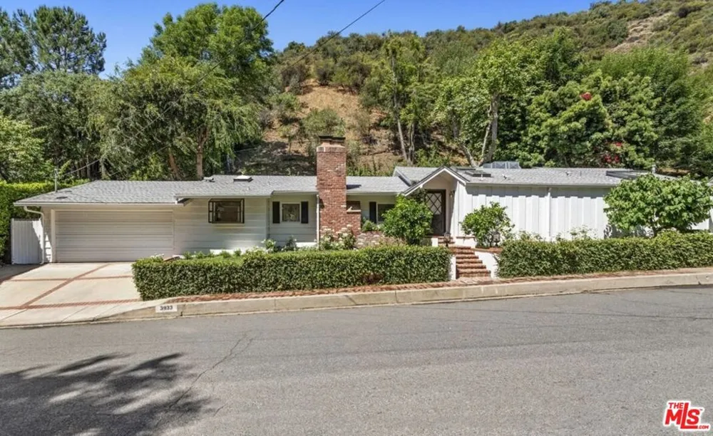 3933 Mandeville Canyon Road Los Angeles, CA 90049