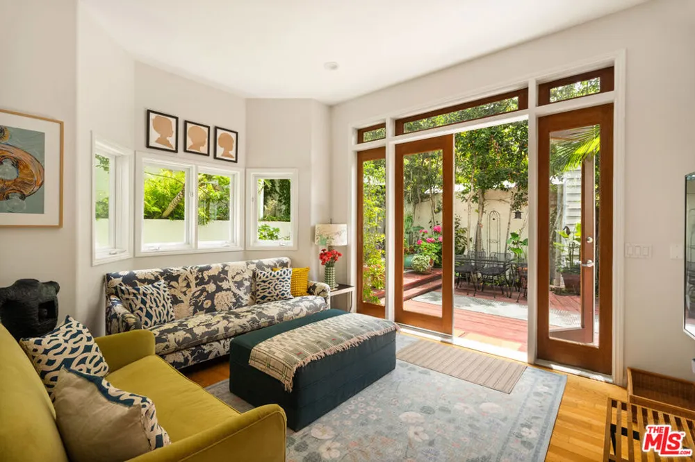 454 Sycamore Road Santa Monica, CA 90402